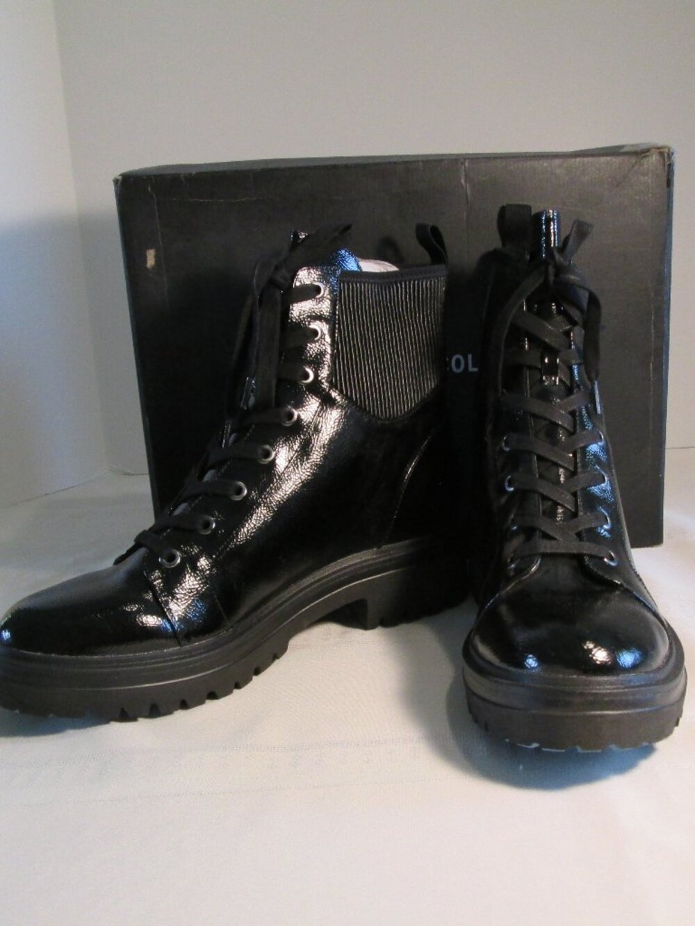 Kenneth Cole NY Rhode Light Lace Up Lug Sole Boots NIB Sz 9.5 - Picture 3 of 12